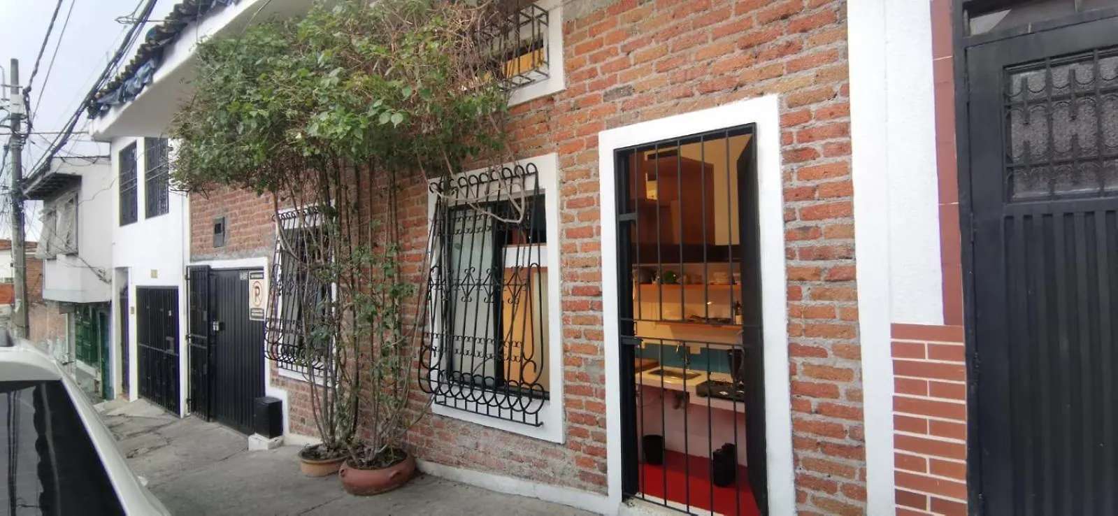 Parrot House San Antonio Apartment Cali
