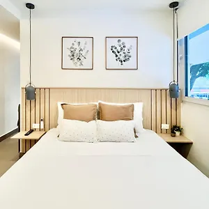 Apartment Reset & Cafe, Cali